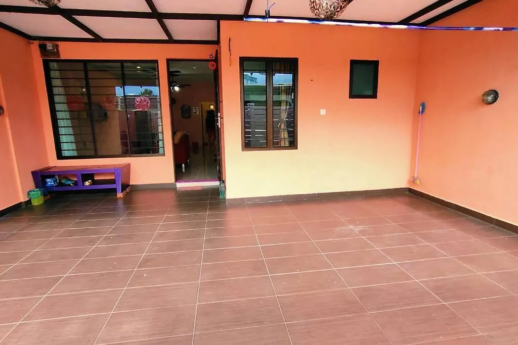 Villa 46 Jb Tmn Century 5Room 18Pax Near Ciq Ksl Mall Johor Bahru Malaysia